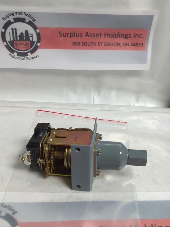 Used ALLEN BRADLEY,836-C6,SERIES A PRESSURE CONTROL SWITCH PRE-OWNED