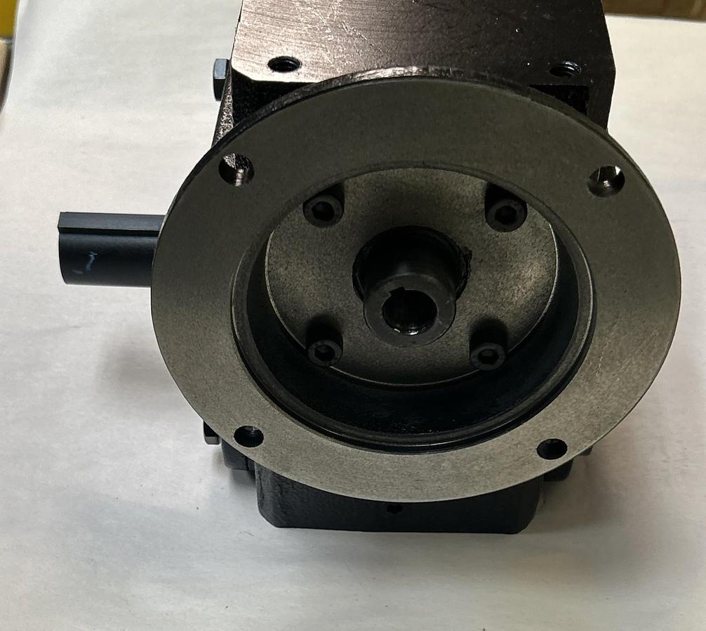 WORLDWIDE ELECTRIC,HDRF262-60/1-L-56C,SPEED REDUCER 60 RATIO NOS