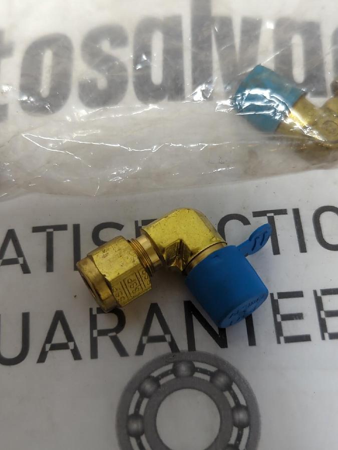 SSP DUOLOK,NA,1/8 IN TUBE X 1/4 IN TUBE UNION ELBOW LOT OF 3 NOS