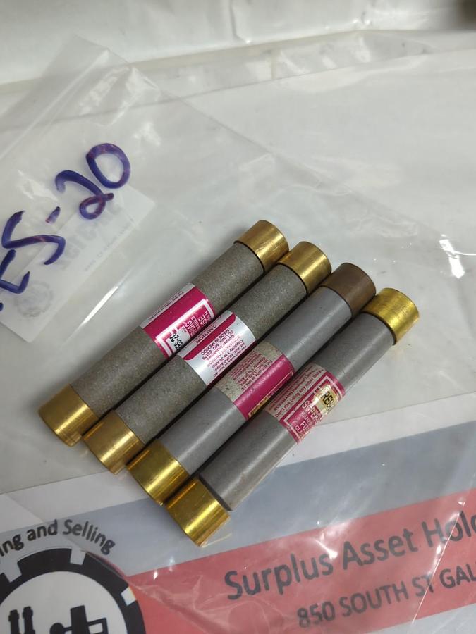 COOPER BUSSMANN,RES-20,RENEWABLE 20 AMP FUSE LOT OF 4 PRE-OWNED