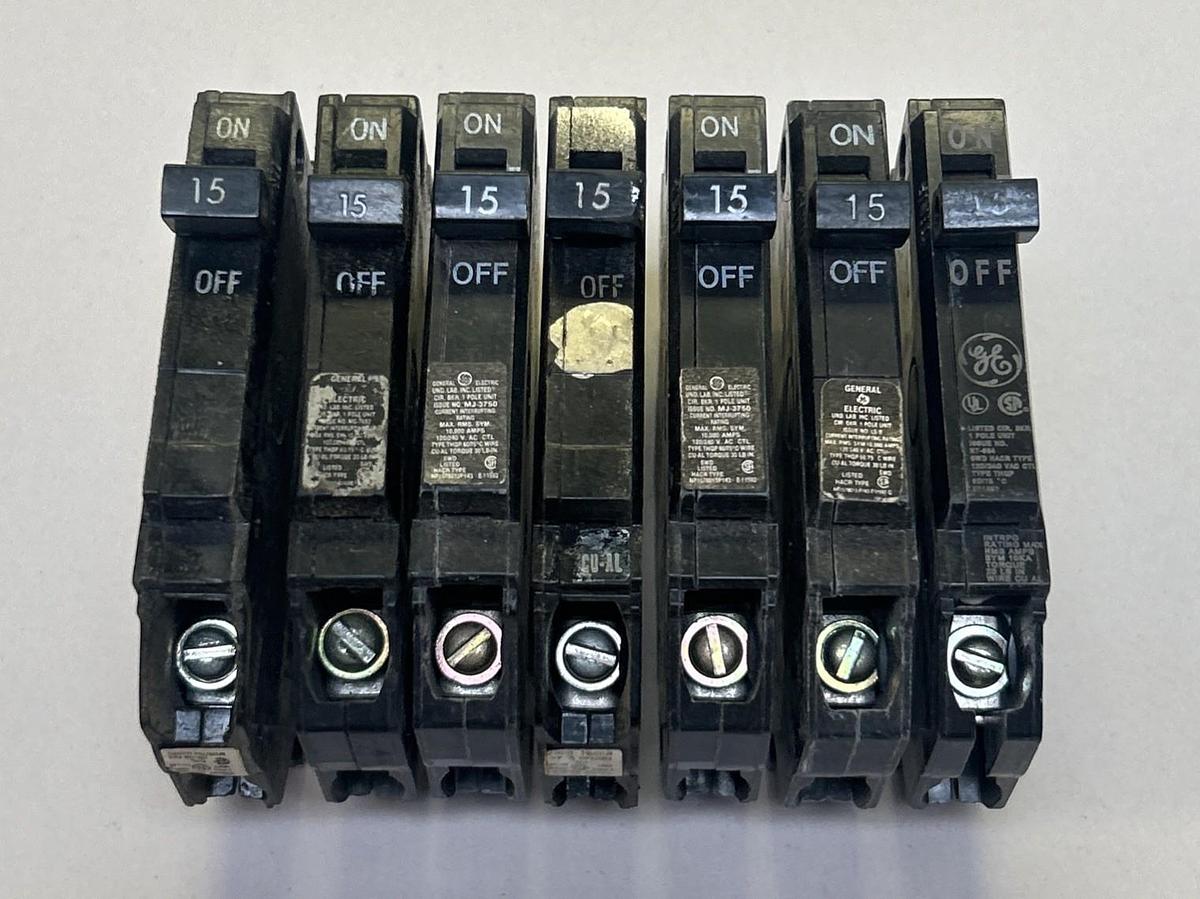Used GENERAL ELECTRIC,THQP115,CIRCUIT BREAKER 15A 120/240V 1P LOT OF 7