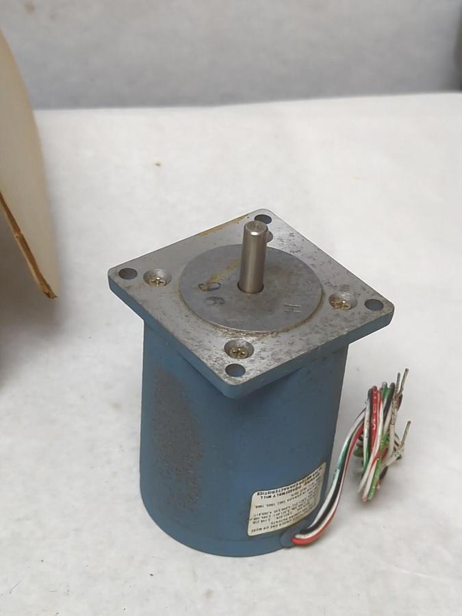 SUPERIOR ELECTRIC,M062-FC09,SYNCHRONOUS STEPPING MOTOR 1.65 VOLT 4.7 AMP NOS