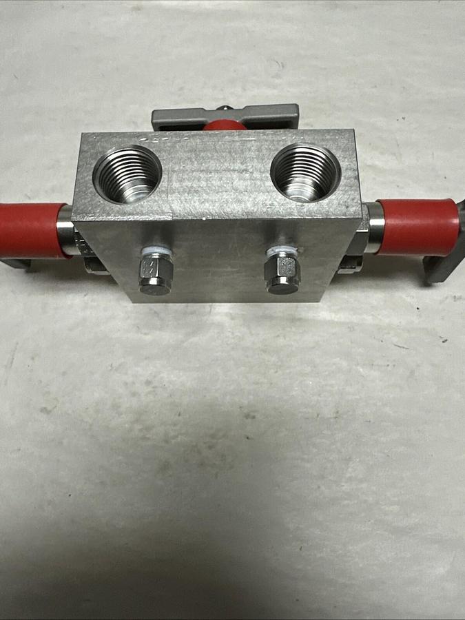 Hoke,8118F8Y,Trifold Manifold 60000PSIG