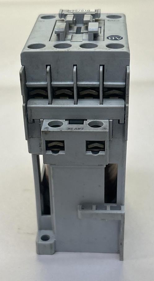 Used ALLEN BRADLEY,100-C09Z10,CONTACTOR 24VDC COIL