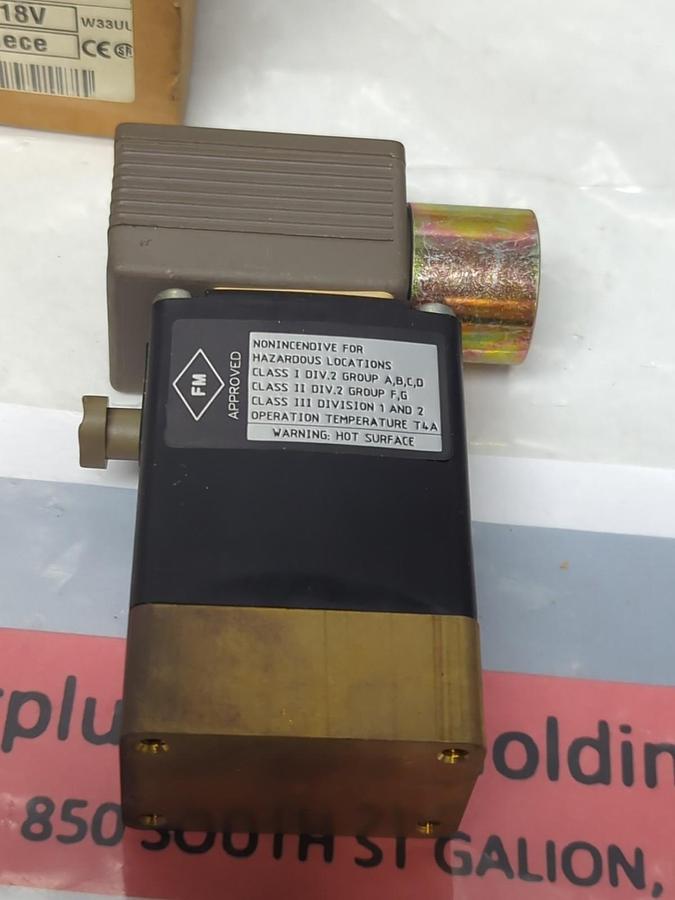 URKERT,453018V,SOLENOID VALVE 0330 C 1/8 FPM BR NPT 1/4 NOS