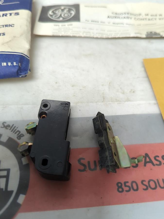 GENERAL ELECTRIC,CR105X200P,AUXILIARY CONTACT KIT 10A NOS