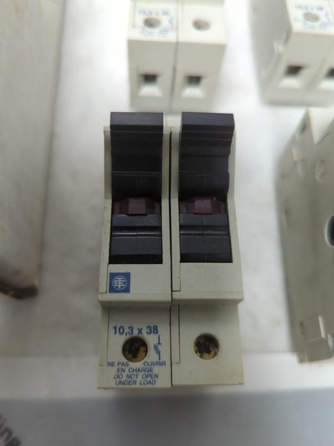 Used TELEMECANIQUE,GK1-DD,FUSE HOLDER 2-POLE 32A 500V LOT OF 6 PRE-OWNED