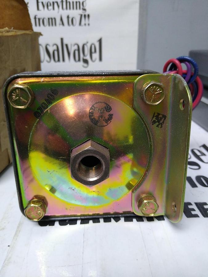 CAPP/USA,55107,Pressure or Vacuum Switch 5-80 NOS