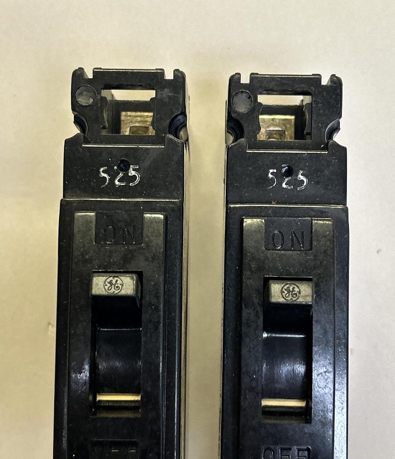 Used GENERAL ELECTRIC,TE111020,CIRCUIT BREAKER 20A 125V 1P LOT OF 2