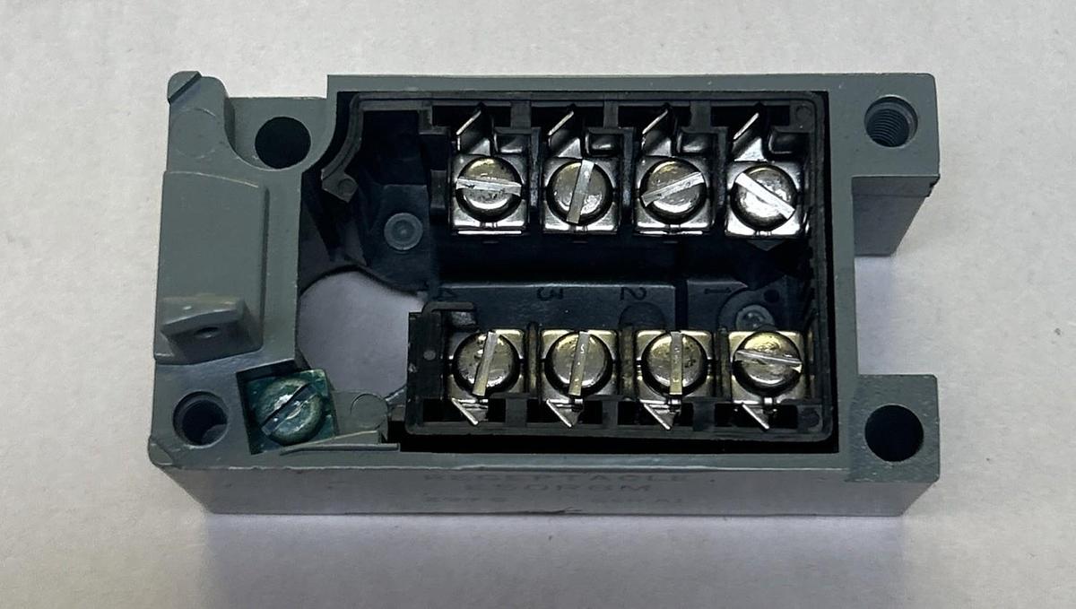 CUTLER-HAMMER,E50RBM,LIMIT SWITCH RECEPTACLE NOS