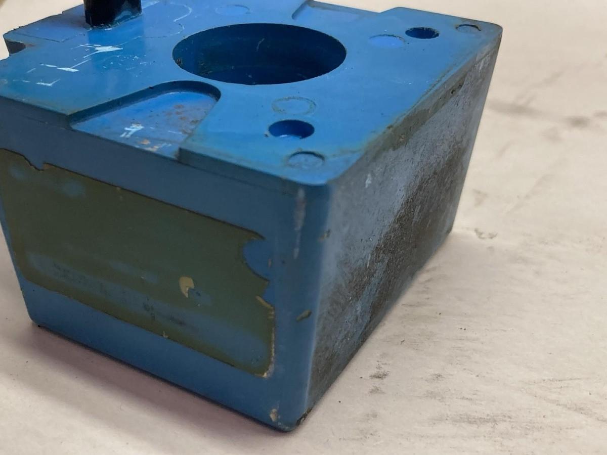 Used Vickers,868982,Valve Coil 110/120Vac 50/60Hz 0.69/0.85A