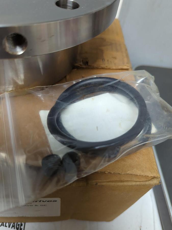 AMERIDRIVES,074254-004EB 203 F EB,SLEEVE WITH LUBE PLUGS AND SEAL NOS