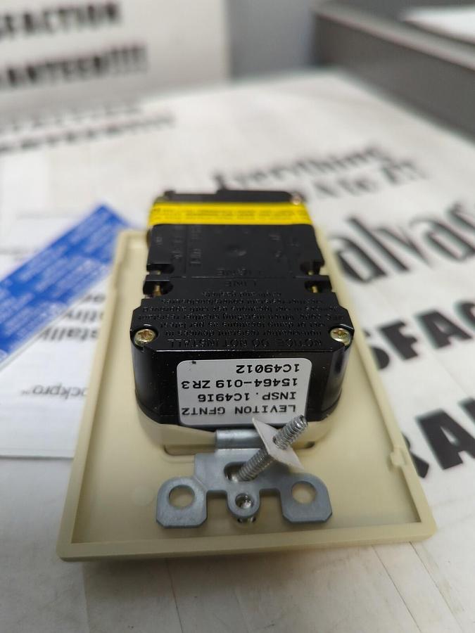 LEVITRON,GFNT2-I,SELF TEST GFC1 OUTLET W/ WALL PLATE NOS