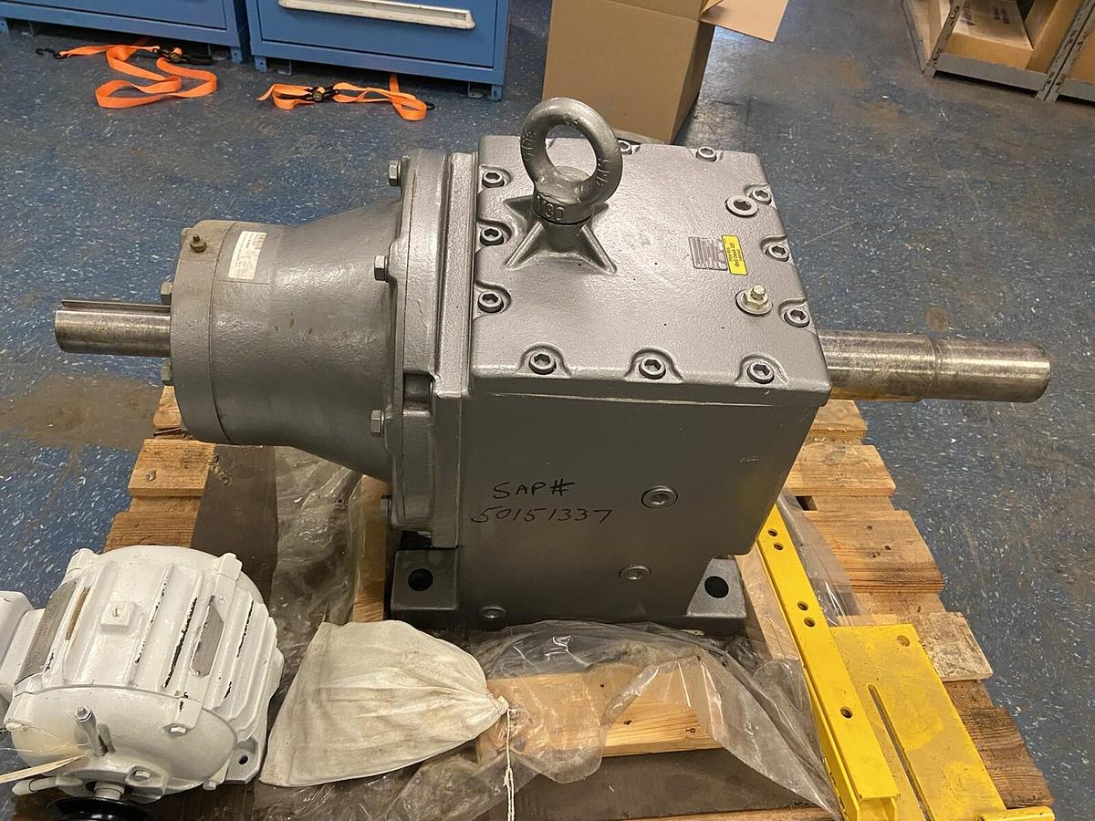 Used Nord,SK82KW,UniCase Gear Reducer Ratio 10.33 Torque 60764Lb-IN 169RPM