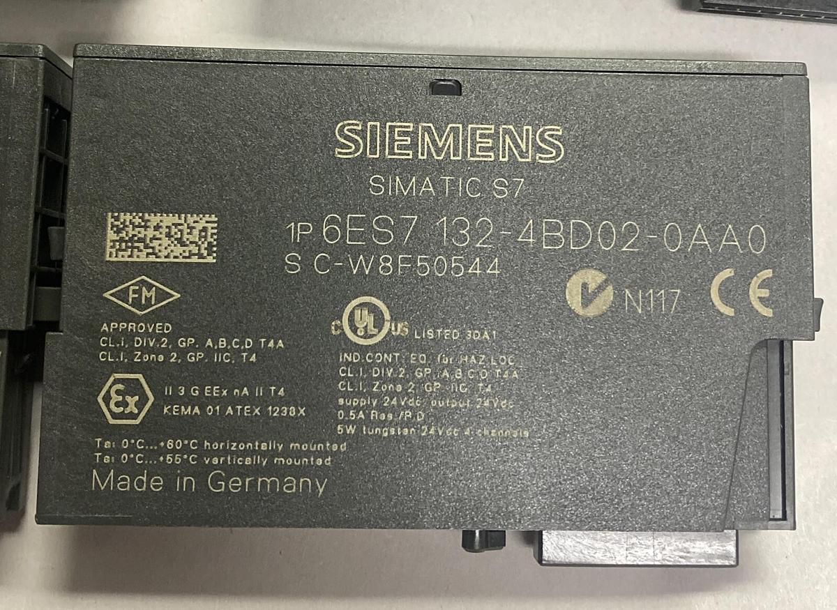Used SIEMENS,6ES7132-4BD02-0AA0,OUTPUT MODULE LOT OF 14