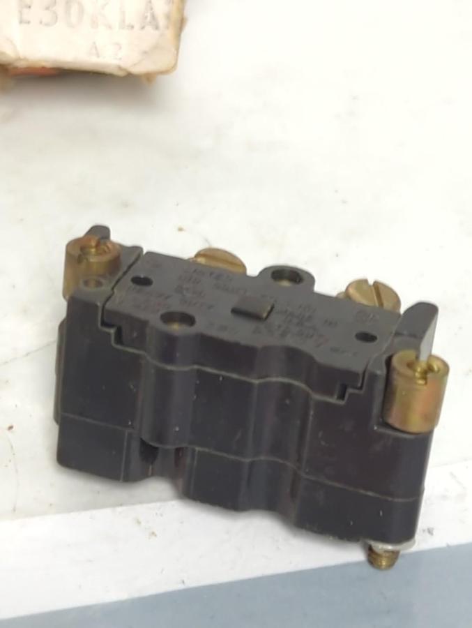CUTLER HAMMER,E30KLA1,CONTACT BLOCK LOT OF 2 NOS
