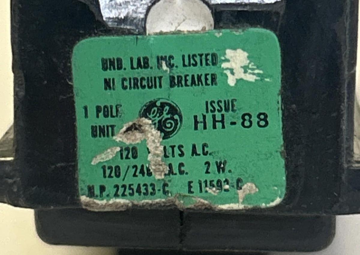 Used GENERAL ELECTRIC,TQL120,CIRCUIT BREAKER 20A 120/240V 1P LOT OF 2