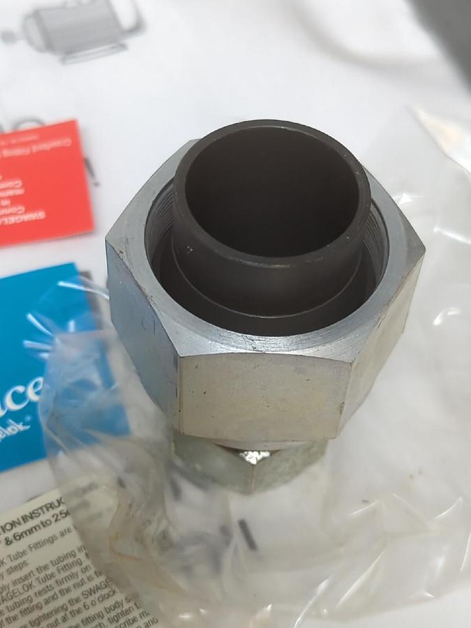 SWAGELOK,S-1610-R-24,REDUCER 1 IN TUBE X 1-1/2 IN O.D. NEW