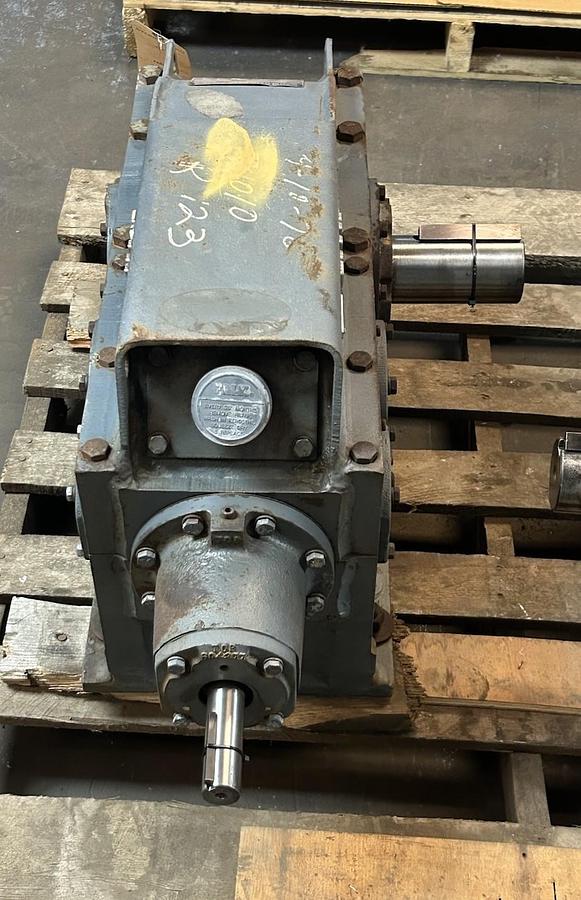 Used FALK,2050YB3-A,RIGHT ANGLE GEAR DRIVE 5HP 850RPM 41.74 RATIO