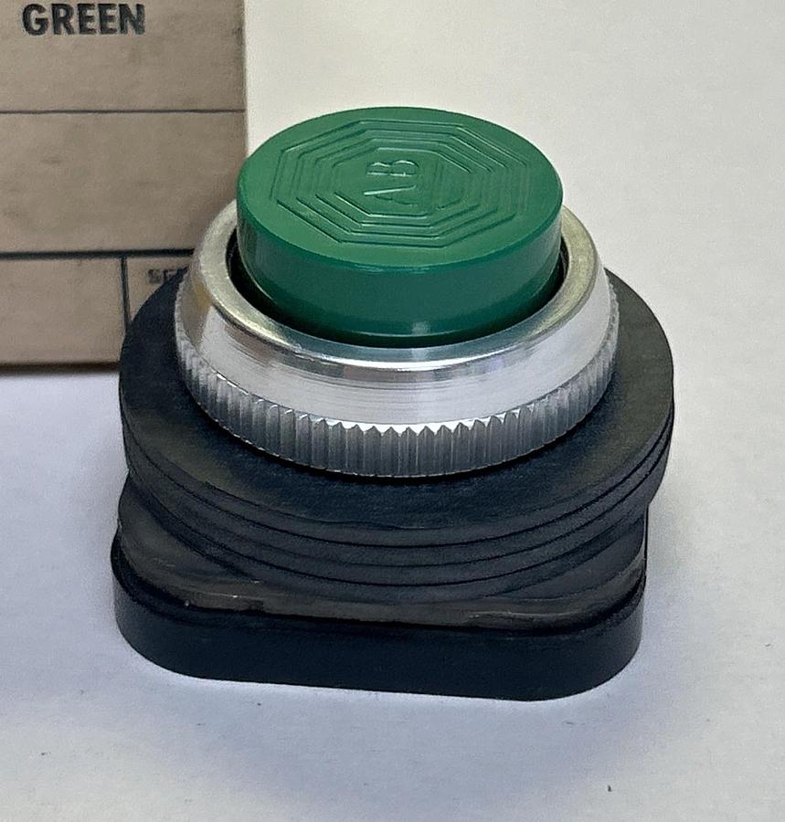 ALLEN BRADLEY,800T-B1,GREEN PUSH BUTTON NOS