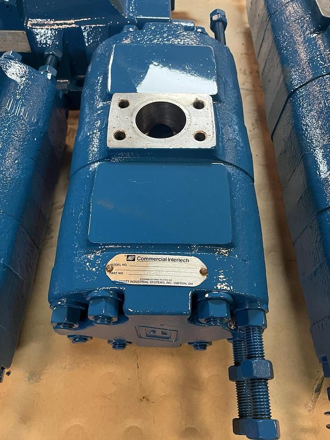 Used COMMERCIAL INTERTECH,D80432,HYDRAULIC VALVE FLOW DIVIDER