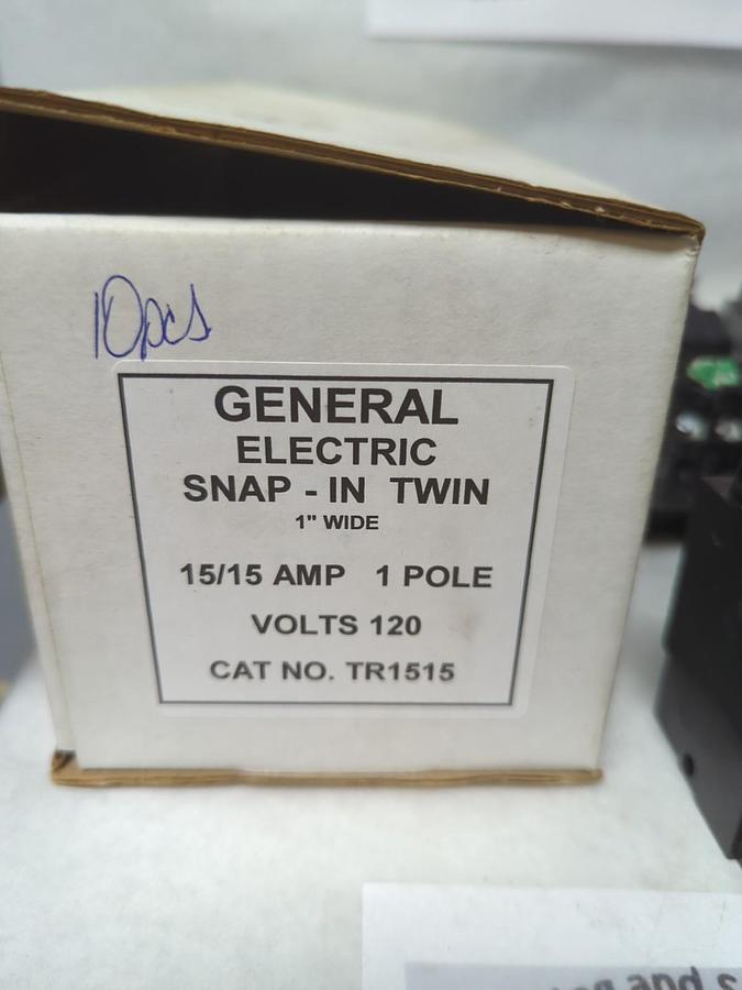 Used GENERAL ELECTRIC,TR1515,TANDEM CIRCUIT BREAKER 15 AMP 1-POLE LOT OF 10 PRE-OWNED