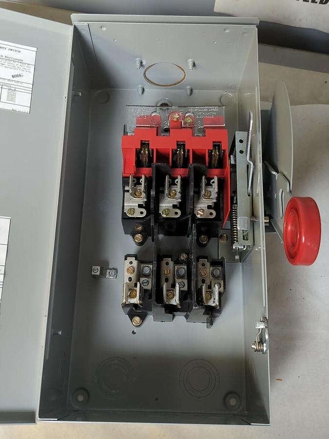 EATON CUTLER HAMMER,DH361FRK,SAFETY SWITCH 30 AMP 600VOLT 3-POLE NEW IN BOX