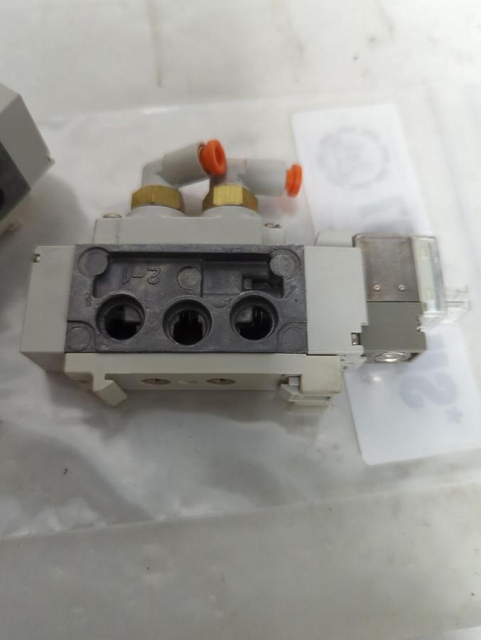 Used SMC,SY5160-5L0Z-011,SOLENOID VALVE LOT OF 2 PRE-OWNED