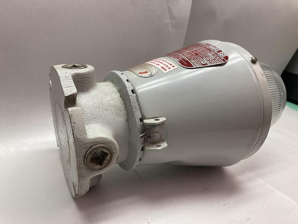 Appleton,AAU-IN A-51 Series,Explosion Proof Light Fixture 100W