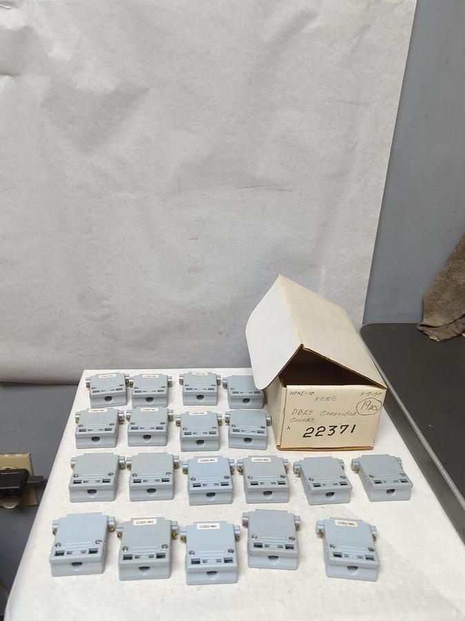 Used AMP,DB25,PLASTIC HOOD CONNECTOR COVERS LOT OF 19