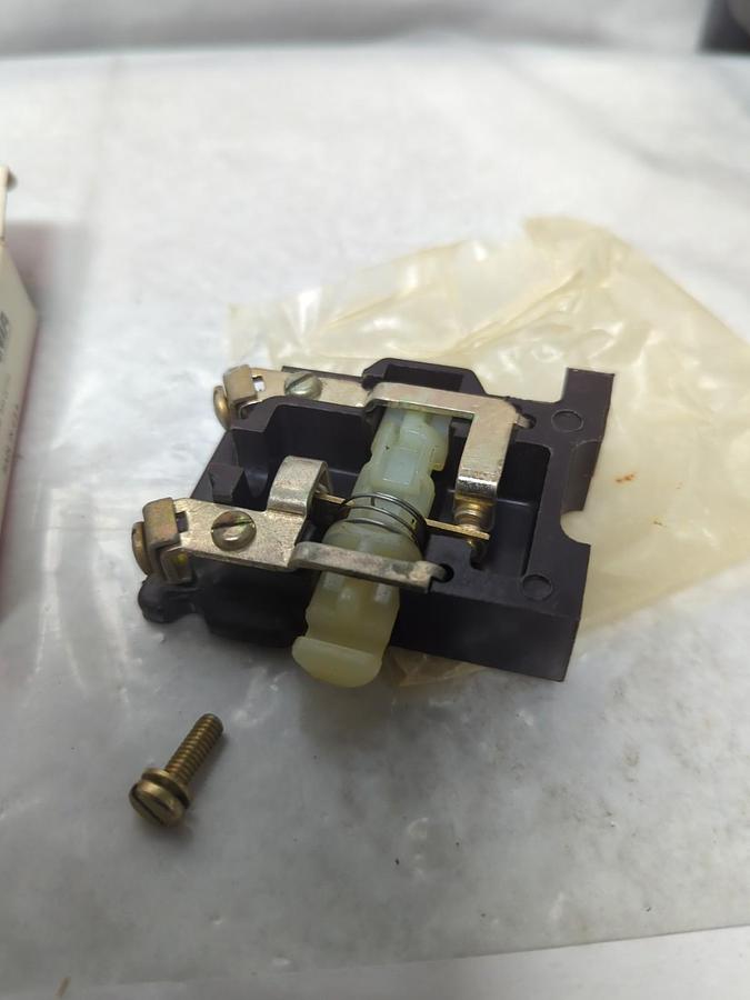 SYLVANIA,KPM-31A,CONVERTIBLE POLE KIT NOS