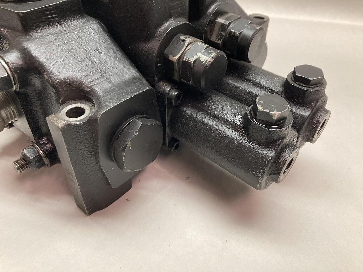 Used Cross,000900720 29143,Hydraulic Valve Assembly