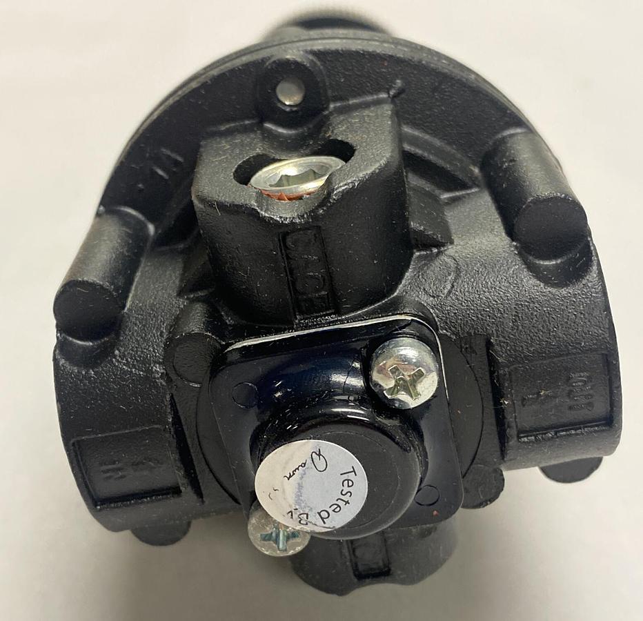 PARKER,35501020,PRECISION REGULATOR 1/4 INCH  1/2-30PSIG NOS