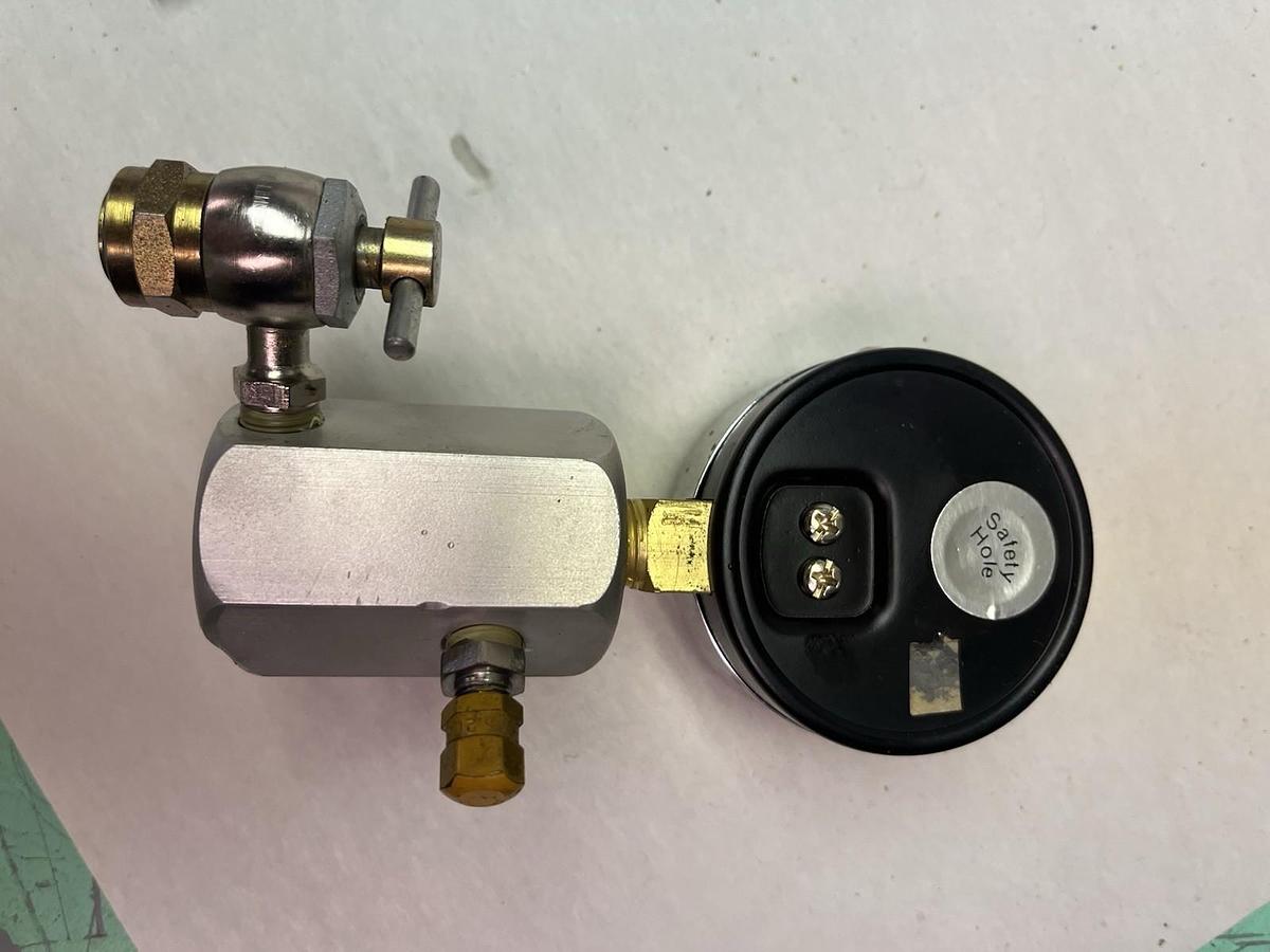 TOBUL,G2525F,ACCUMULATOR 0-3000PSI