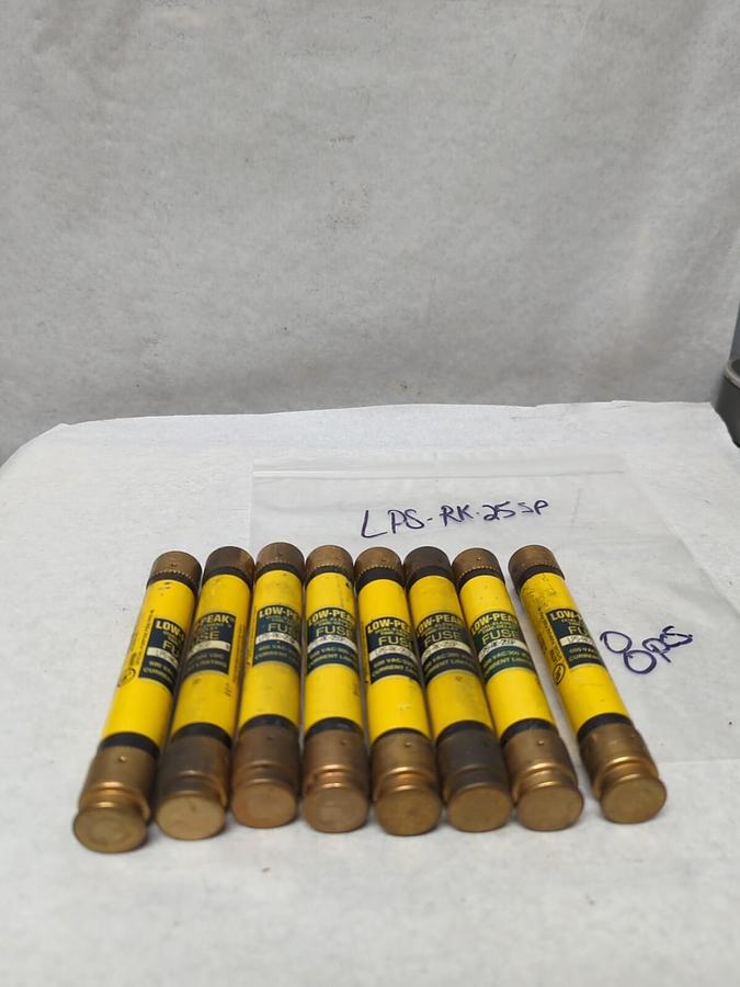 Used COOPER BUSSMANN,LPS-RK-25SP,LOW-PEAK 25 AMP FUSE LOT OF 8 PRE-OWNED