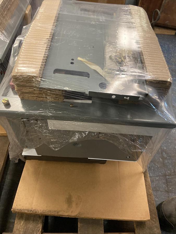 Used Allen Bradley,2107B,MCC 18 IN Bucket Reversing Starter W/Circuit Breaker Size 1