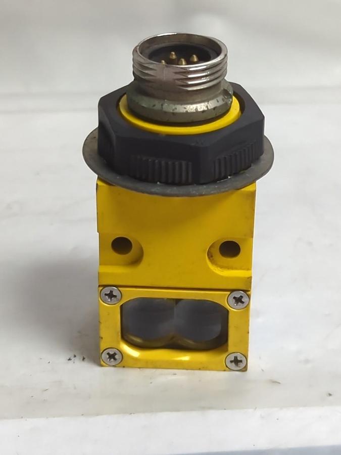 Used BANNER,SM912LVQD,VALUE BEAM PHOTOELEVTRIC SENSOR PRE-OWNED