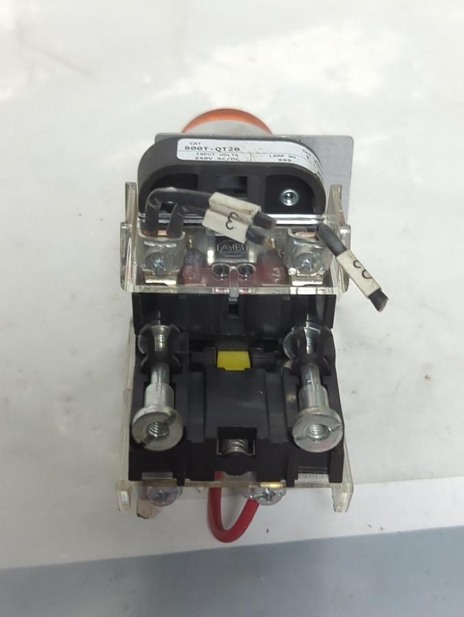Used ALLEN BRADLEY,800T-QT20,PUSH BUTTON AMBER SERIES T PRE-OWNED