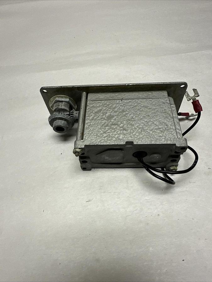 Used ITT General Controls,CE600BK602,Resettable Counter (G064)