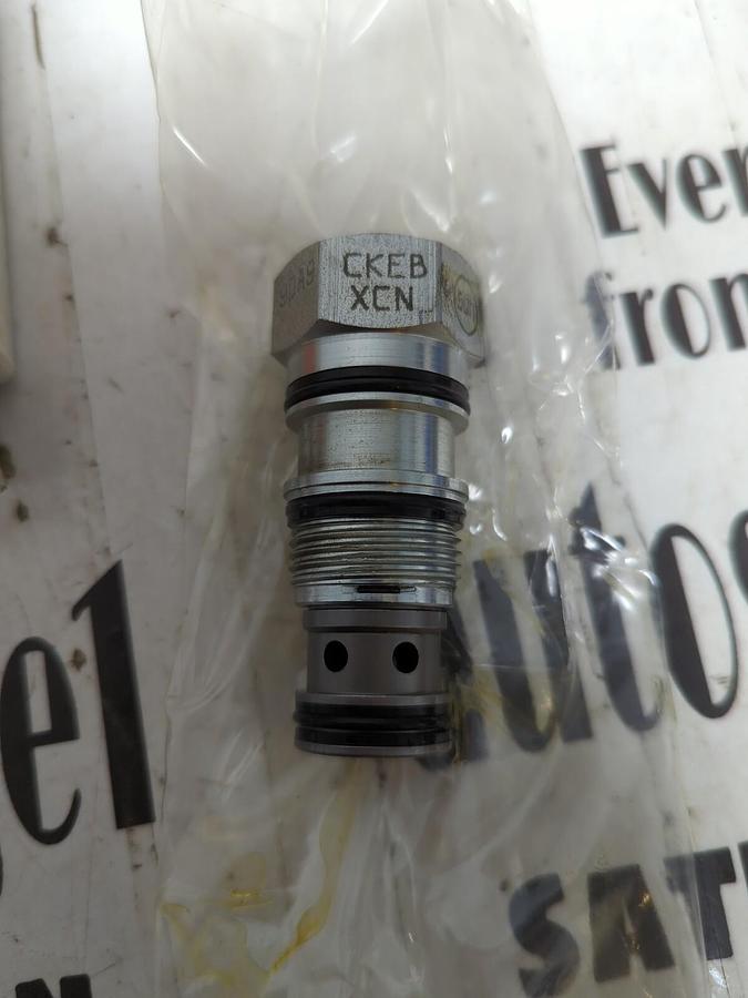 SUN HYDRAULICS,CKEB XCN  361097-B,CHECK VALVE 30 PSI NOS