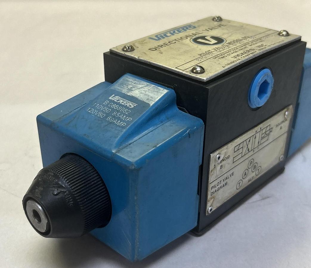 Used VICKERS,879137DG4S4012NB60,PILOT VALVE