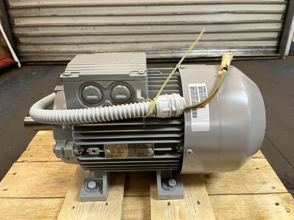 SIEMENS,1LA91062LA90-ZT01,MOTOR 4kW 400V 2900RPM 100L