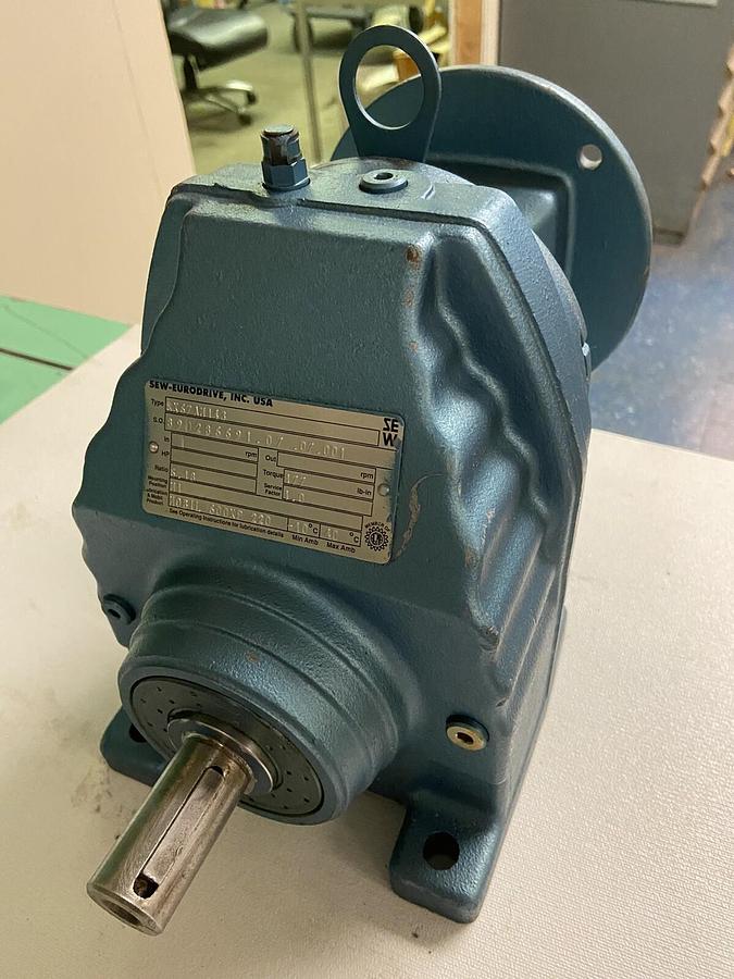 Sew Eurodrive,RX67AM143,Helical Gear Reducer Ratio 5.18 177lb in