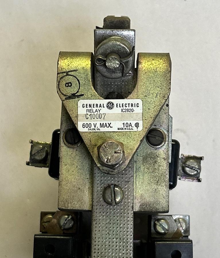 Used GENERAL ELECTRIC,IC2820-C100D7,RELAY 10A 600V