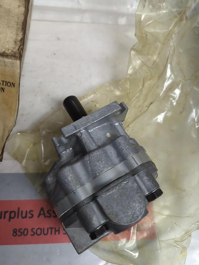 PARKER,D09BA2F,HYDRAULIC GEAR PUMP NOS