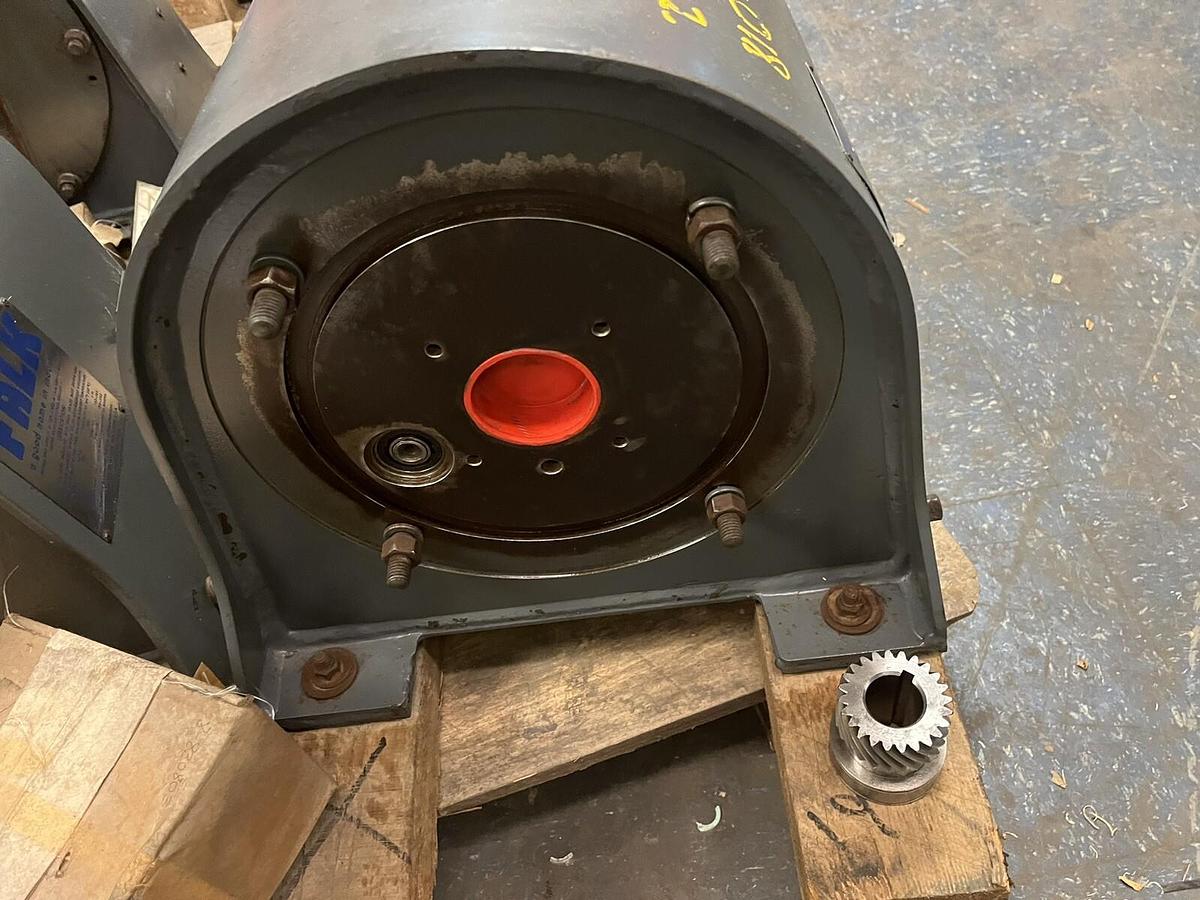 Used Falk,33-3EF3-04ES,Enclosed Gear drive Ratio 17.39 input 1750RPM output 100rpm Sh