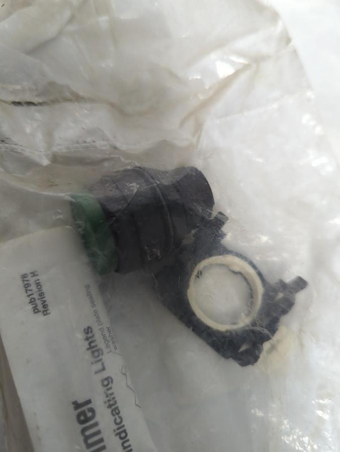EATON,E22EB3,SERIES A1 PUSH BUTTON GREEN NON-ILLUMINATED LOT OF 3 NOS