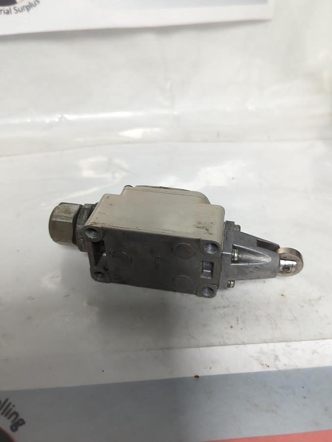 Used OMRON,WLD2-LD,LIMIT SWITCH PRE-OWNED