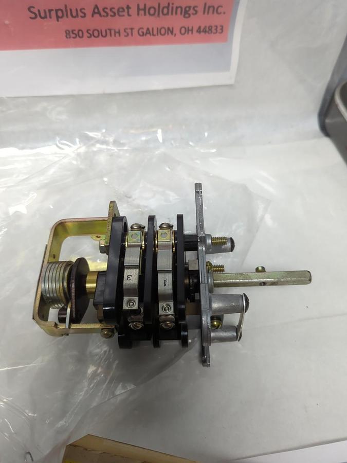 Used GE,SB9 BB211 SUS2Y,TYPE SB9 CONTROL SWITCH NO HOUSING/COVER PRE-OWNED