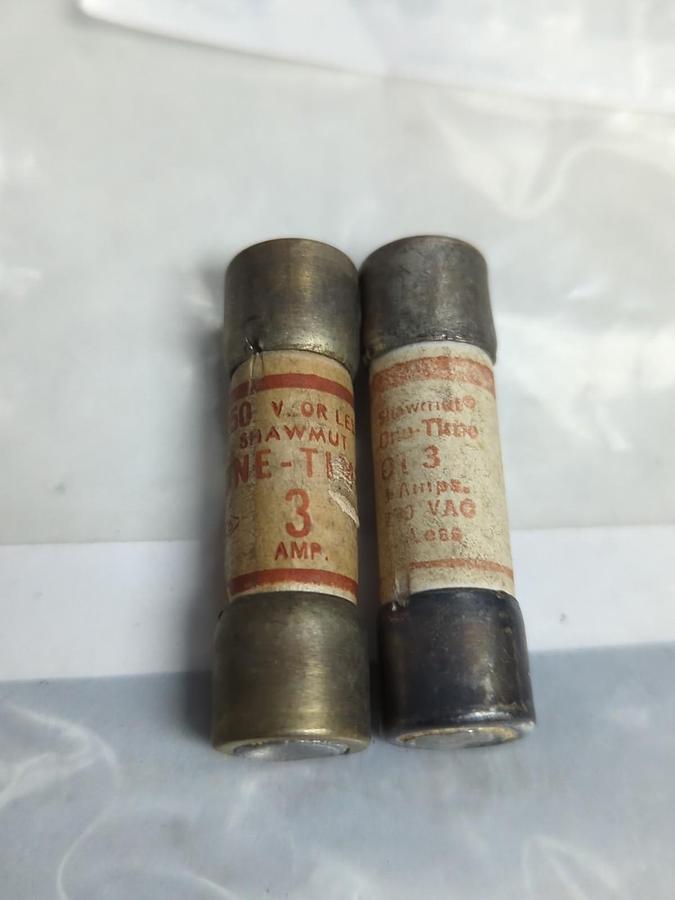 Used GOULD SHAWMUT,OT3,ONE TIME 3 AMP FUSE LOT OF 2 PRE-OWNED